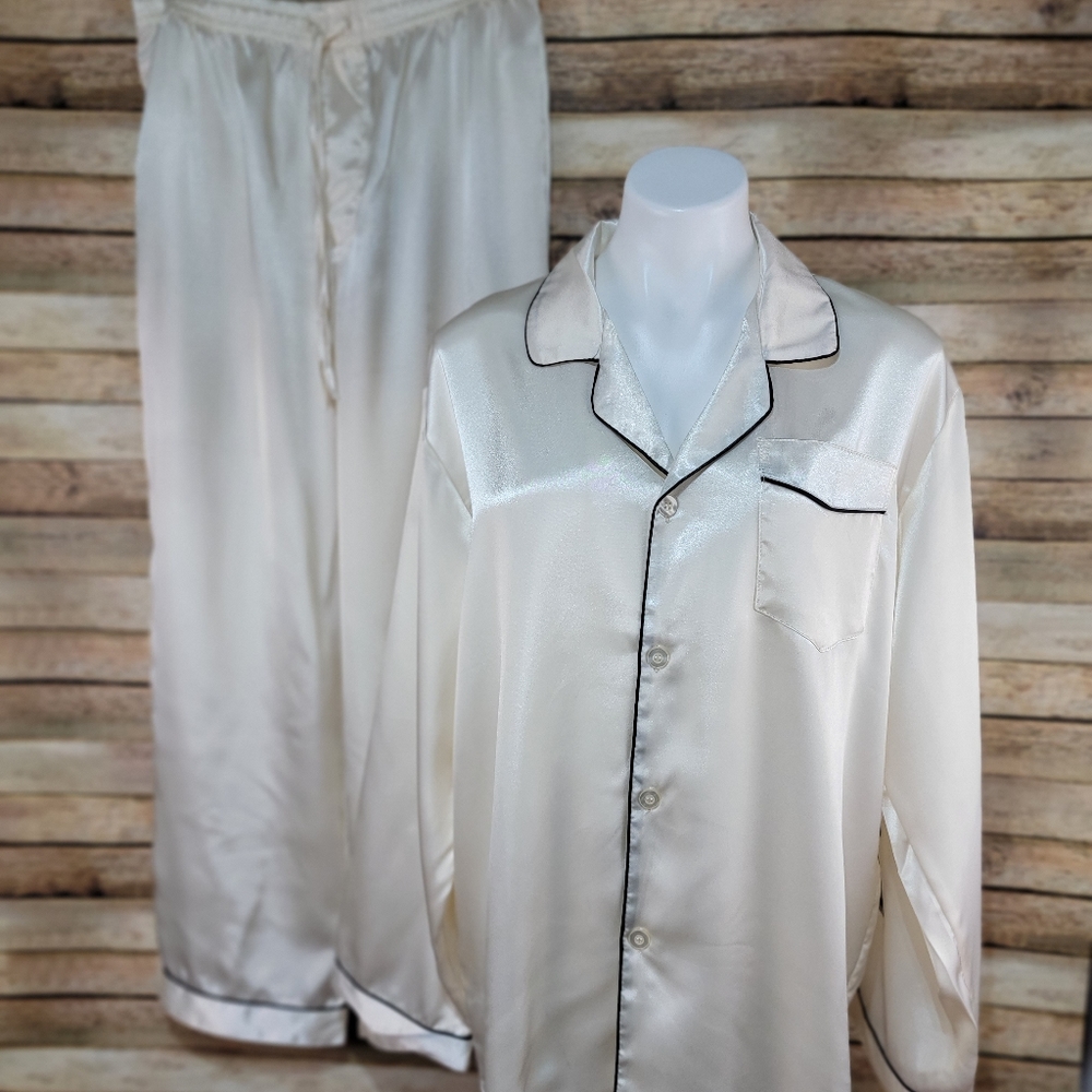 Reflex tech cream pajamas set Lg NWT